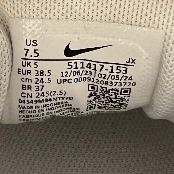 Nike White Purple Teal Retro Air Max Sneakers - Picture 8 of 8